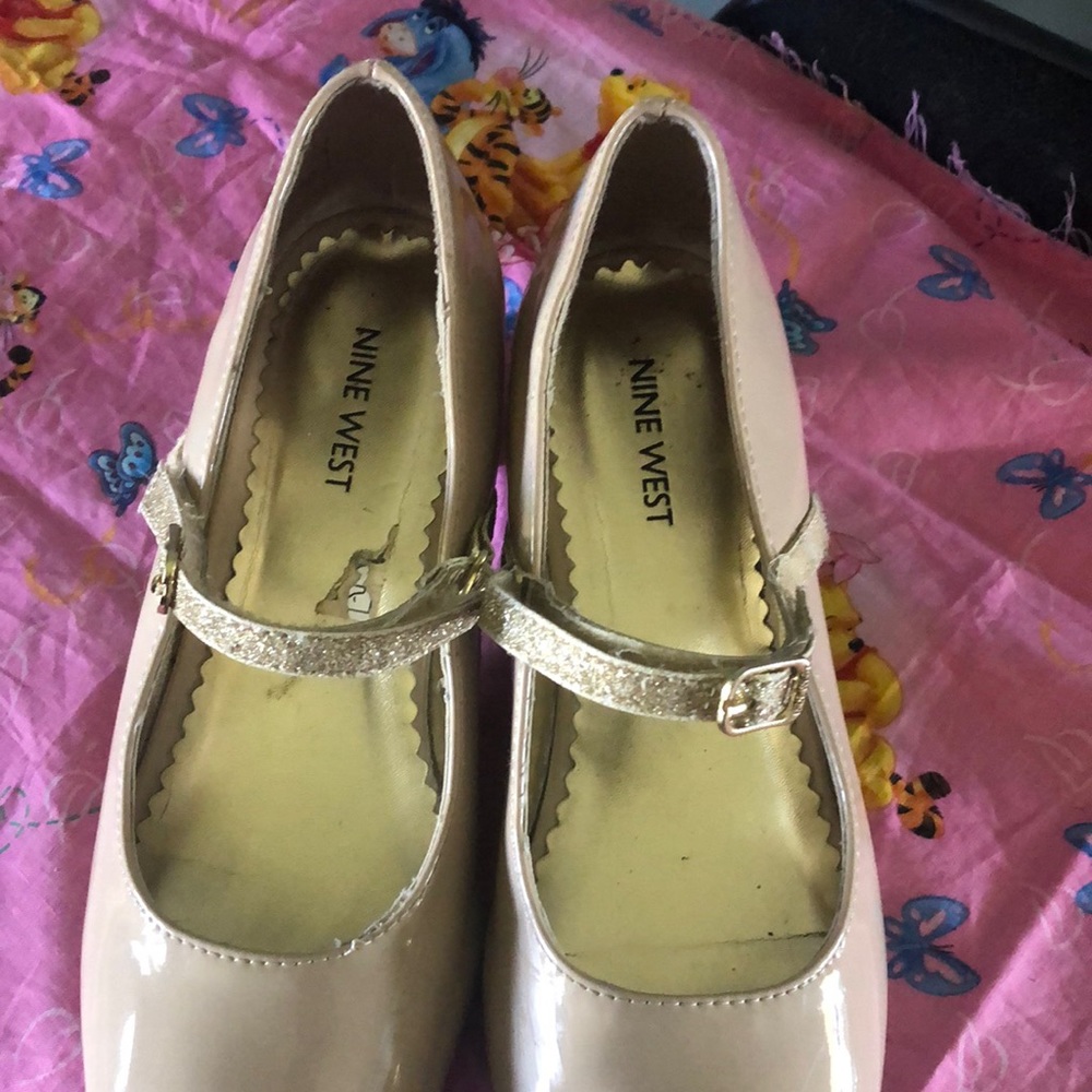 Size 5 Child Nine West tan and gold shoes